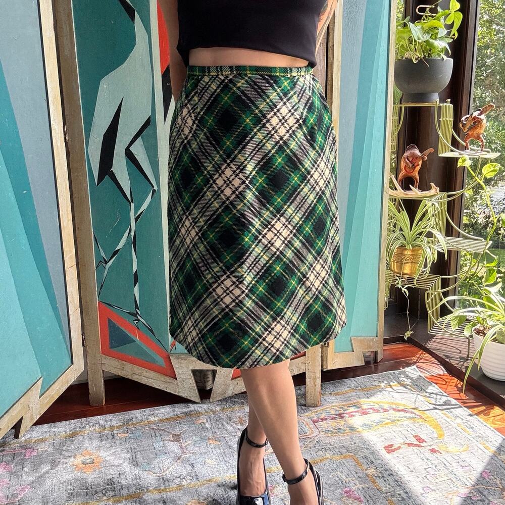 1960s Green Tartan Plaid Wool A-Line Midi 
Skirt XS/SM